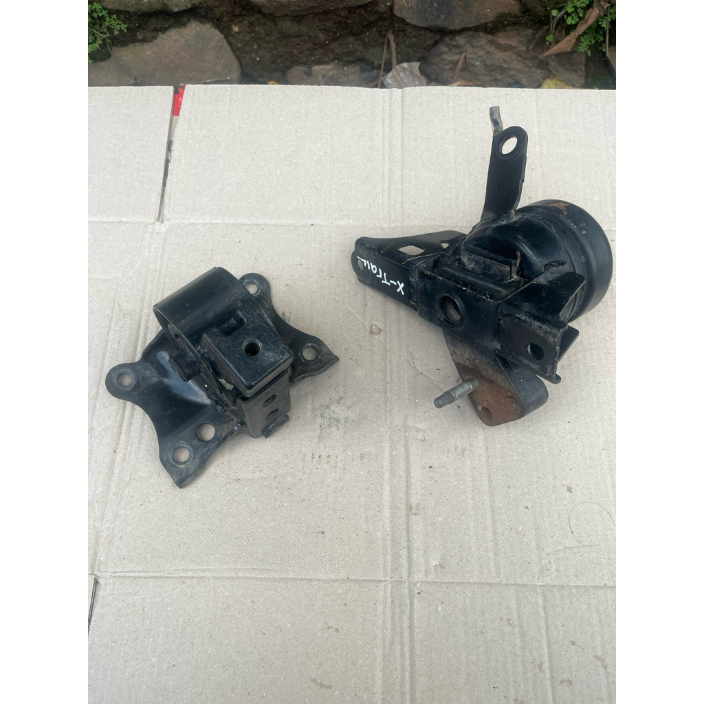 engine mounting Nissan xtrail t30