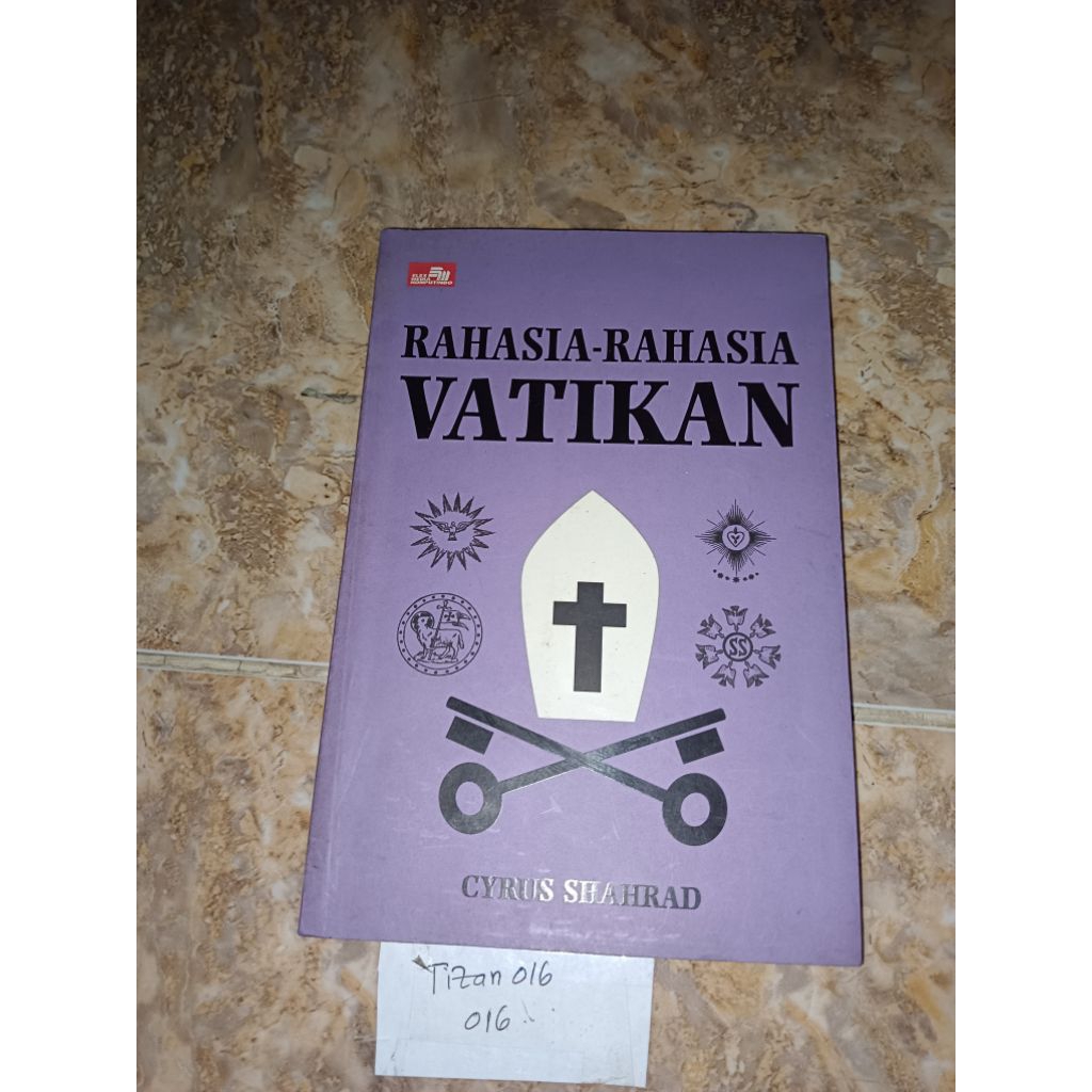 Buku Rahasia rahasia Vatikan by Cyrus