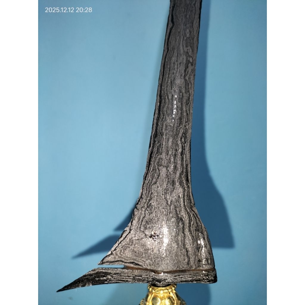 Keris Jalak Pamor Pedaringan Kebak Sepuh Warangka Ladrang Solo Iras est. Kayu Trembalo / Keris Jalak