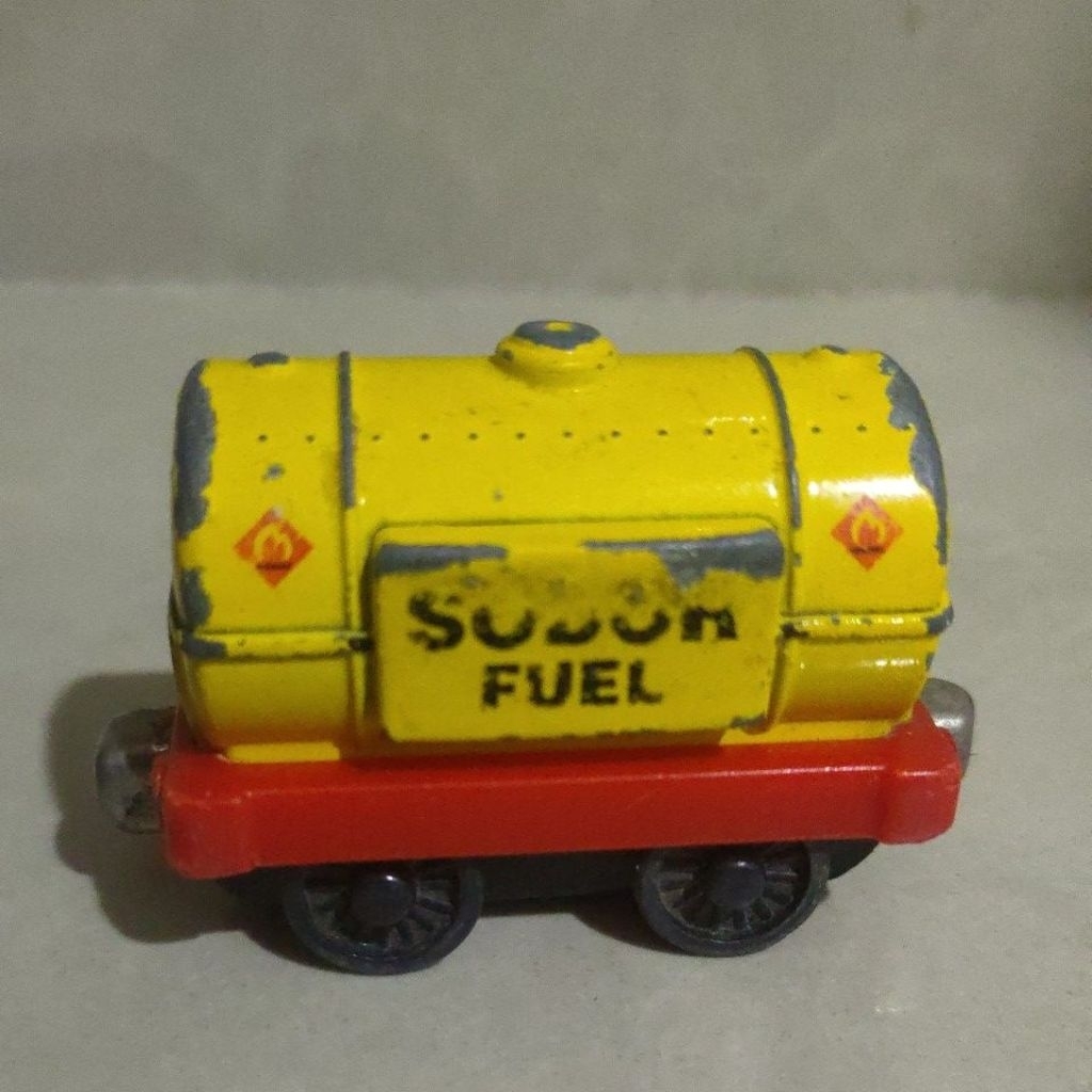 Thomas and Friends take and play tender sodor fuel