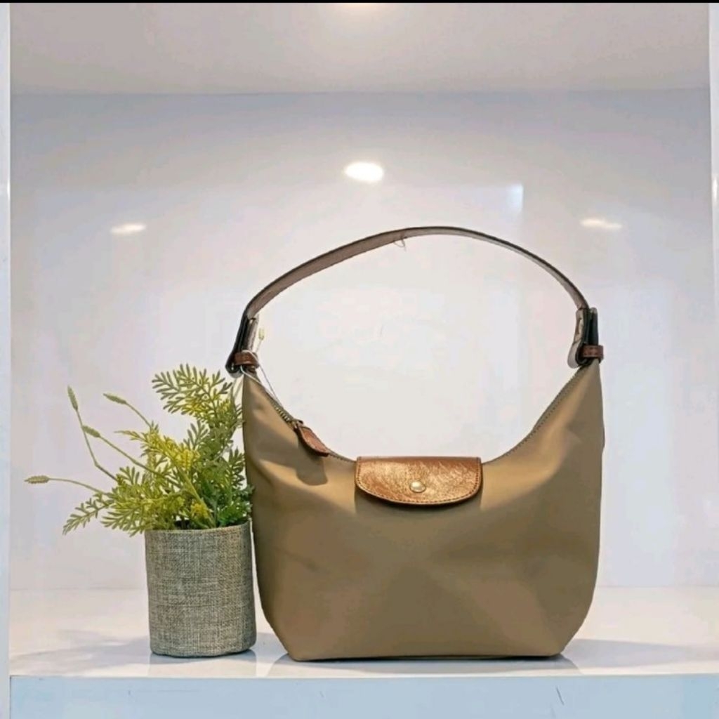 ADRIANA MEGAN SHOULDER BAG