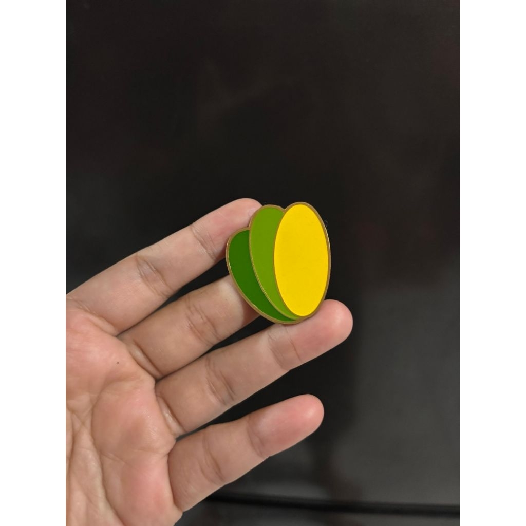 pin logo custom bahan kuningan