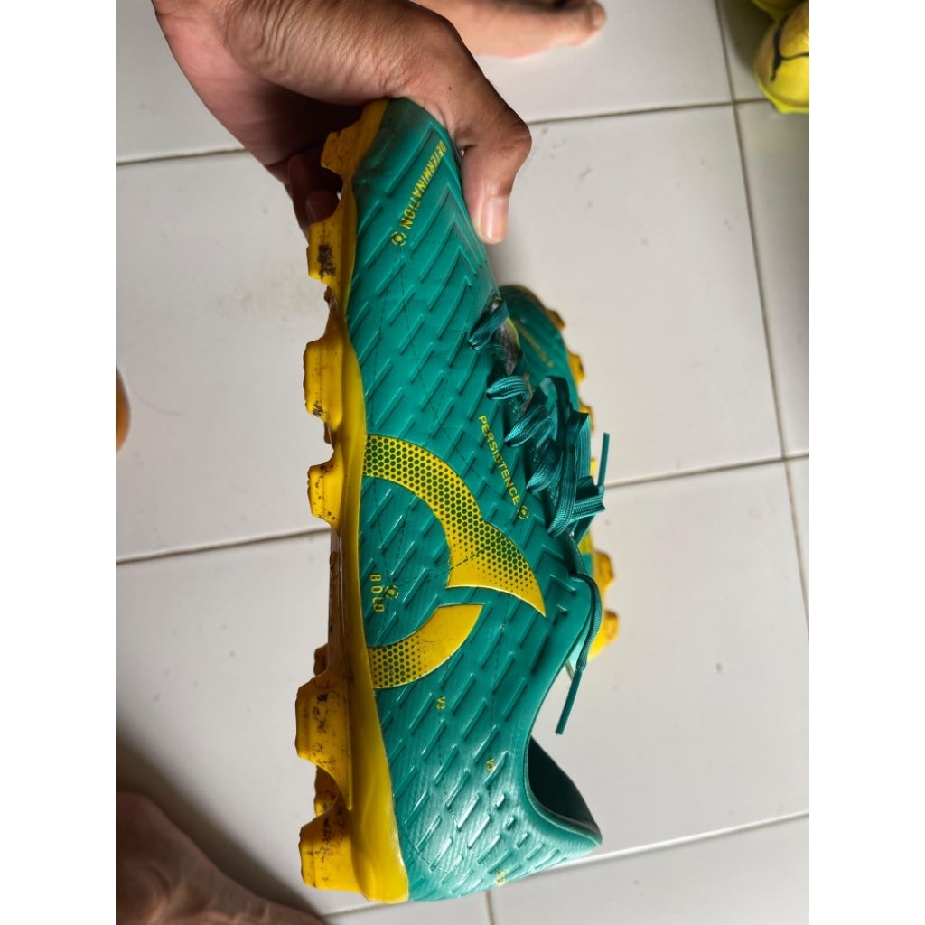 Sepatu Bola Ortus Size 43