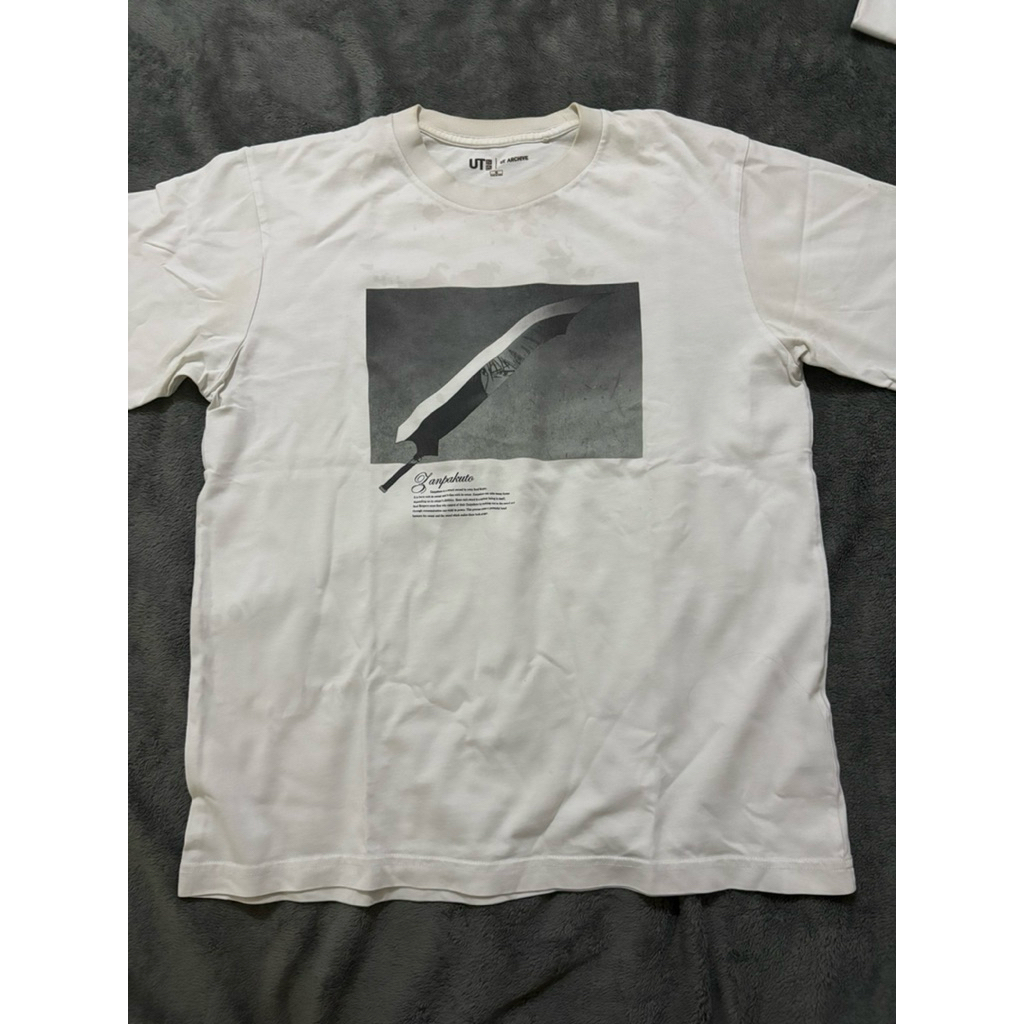 PRELOVED Atasan Kaos Uniqlo x Bleach Putih size M