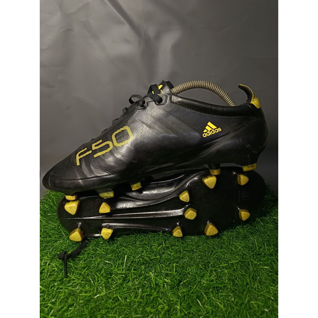 Sepatu Bola Second