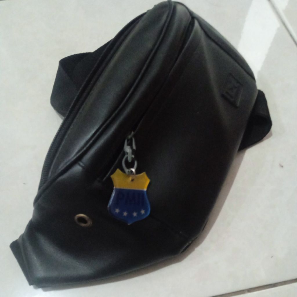 Tas Sling Pria DM DWANMISS Original dengan Kulit PU Tahan Air