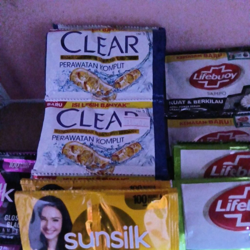 Clear shampoo sachet