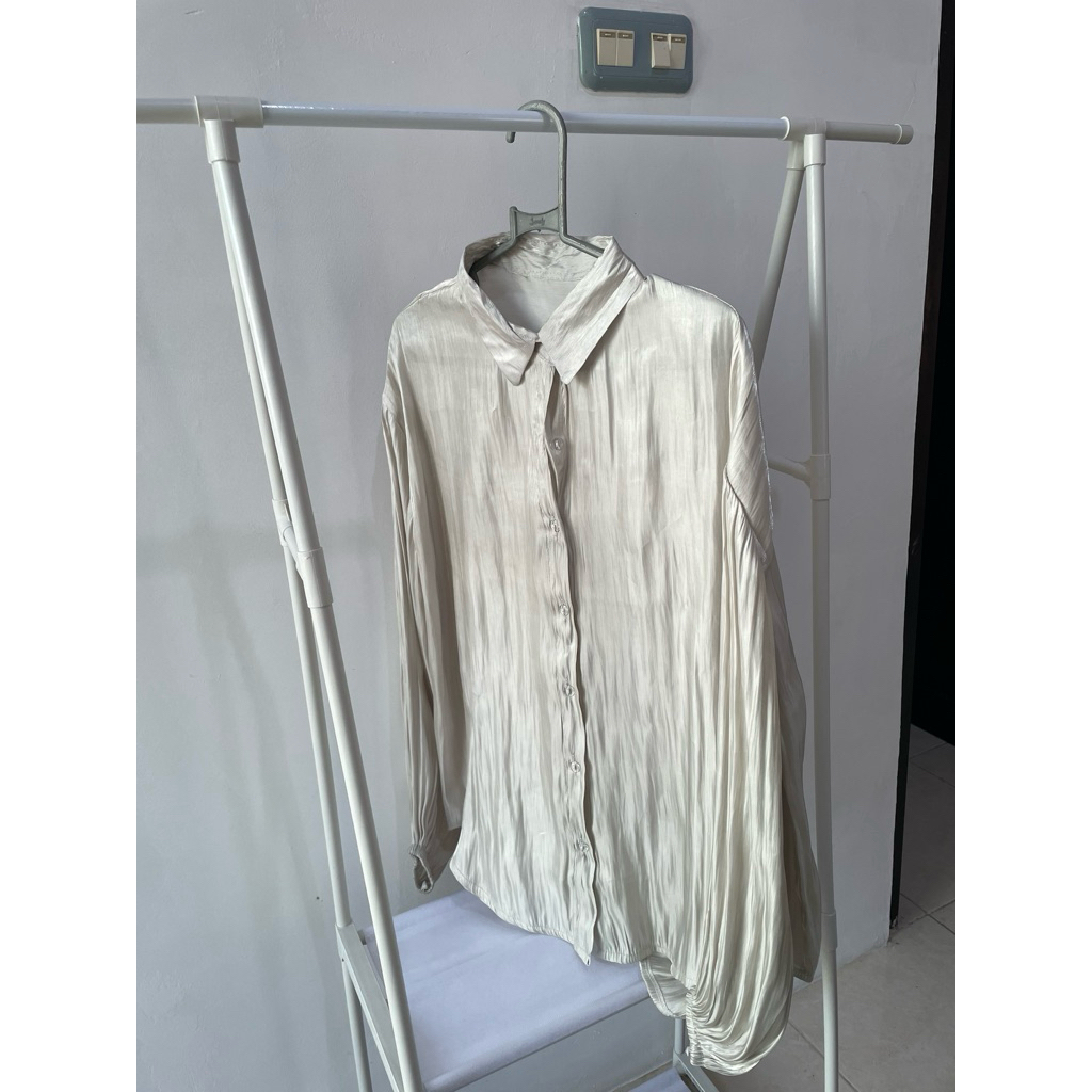 PRELOVED KEMEJA SATIN