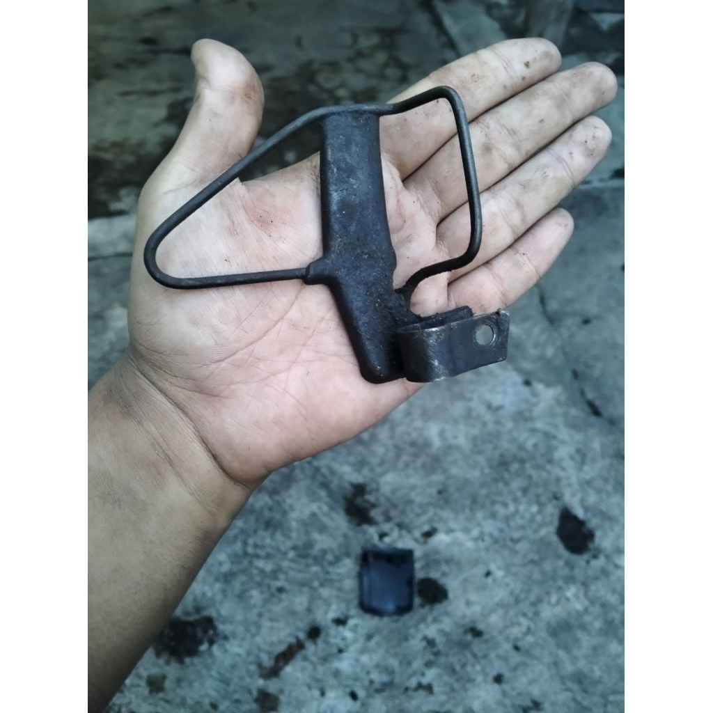 Bracket selang rem depan fiz r/vega lama original