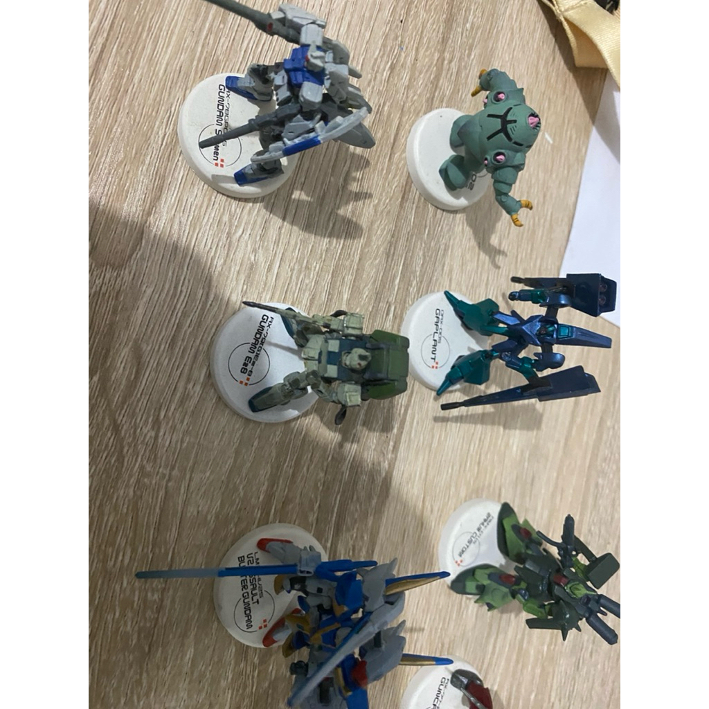 mini figure gundam set , dapat sesuai foto
