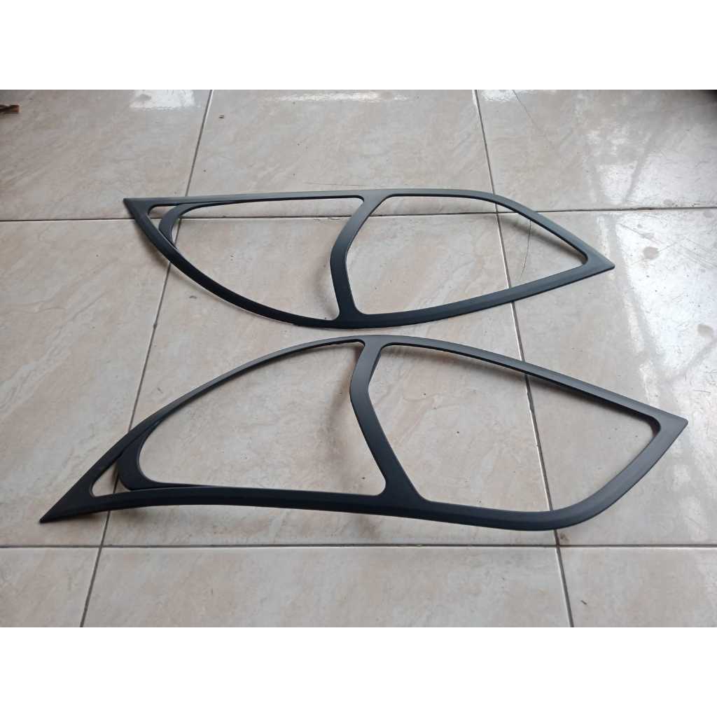 Garnis Depan Rush Terios 2006-2011 Hitam Doff