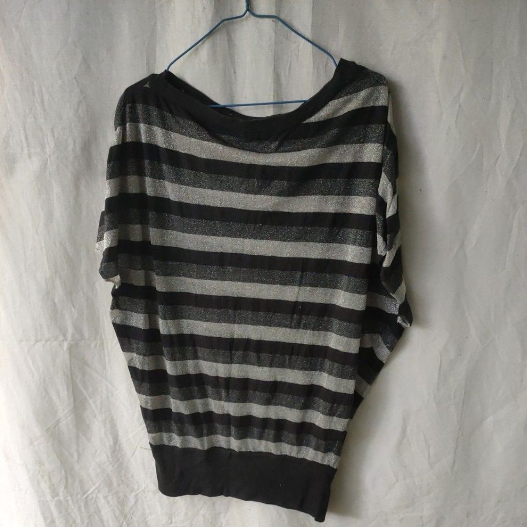 Kaos Fashion Wanita Pola Garis