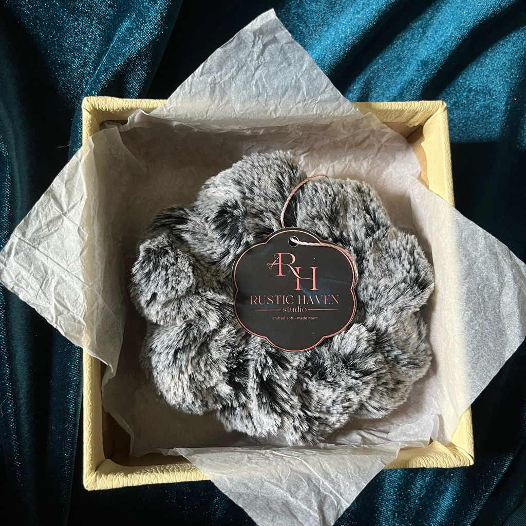Scrunchie Bulu Premium – Fur Scrunchie Jumbo Lembut / Ikat Rambut Bulu Handmade – RUSTIC HAVEN by RH