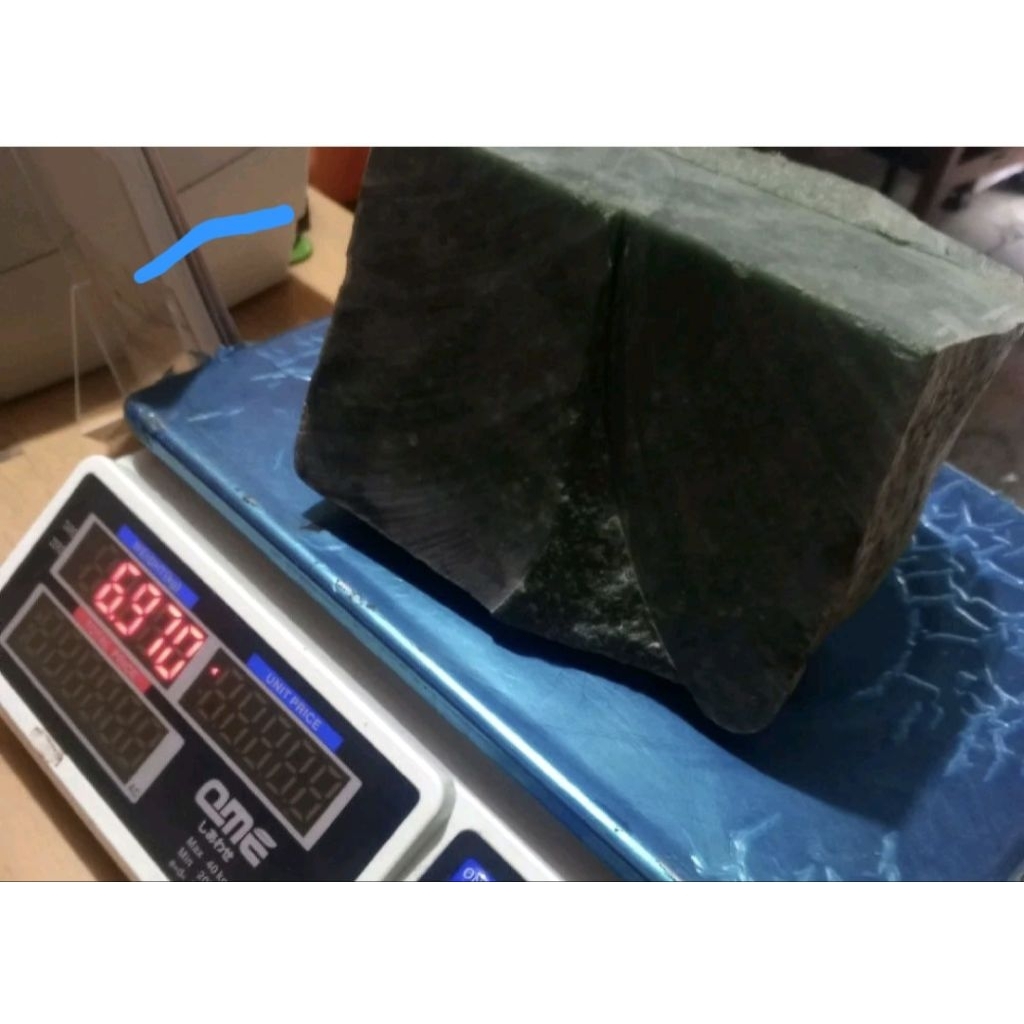 batu giok, jadeite jade, papua, -/+ 7,2 kg, u/ cm , tdk di ukur