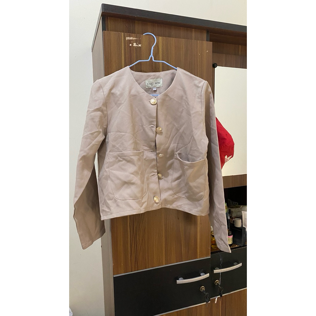 east rose blazer jacker size S/M warna cream