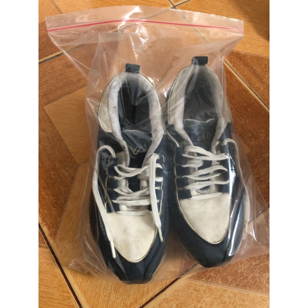 NOKHA sepatu sneakers manna Navy wanita preloved