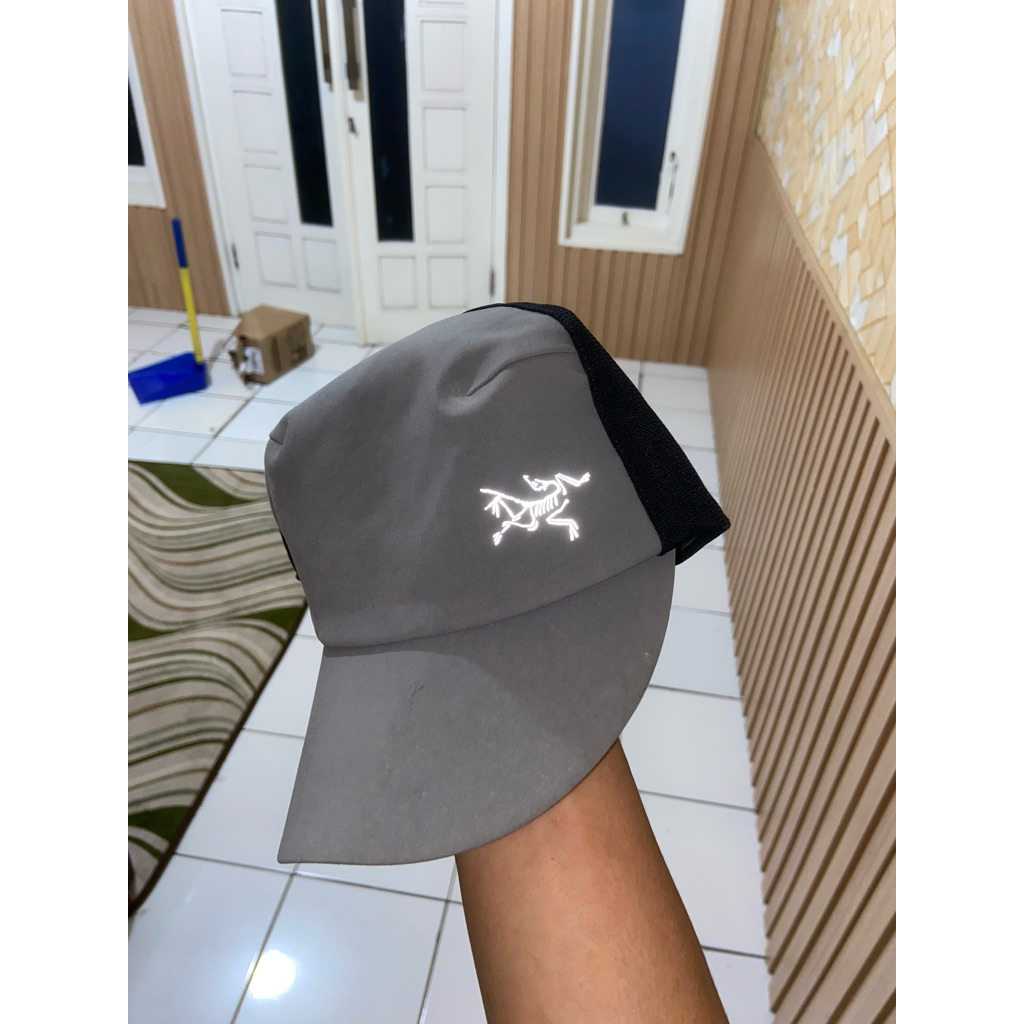 topi arcteryx escapa