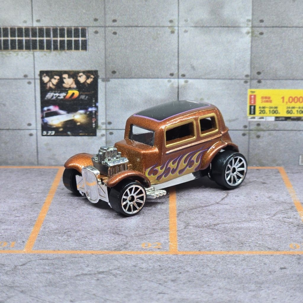 Hot Wheels Loose 1/64 Ford Vicky Brown Flame