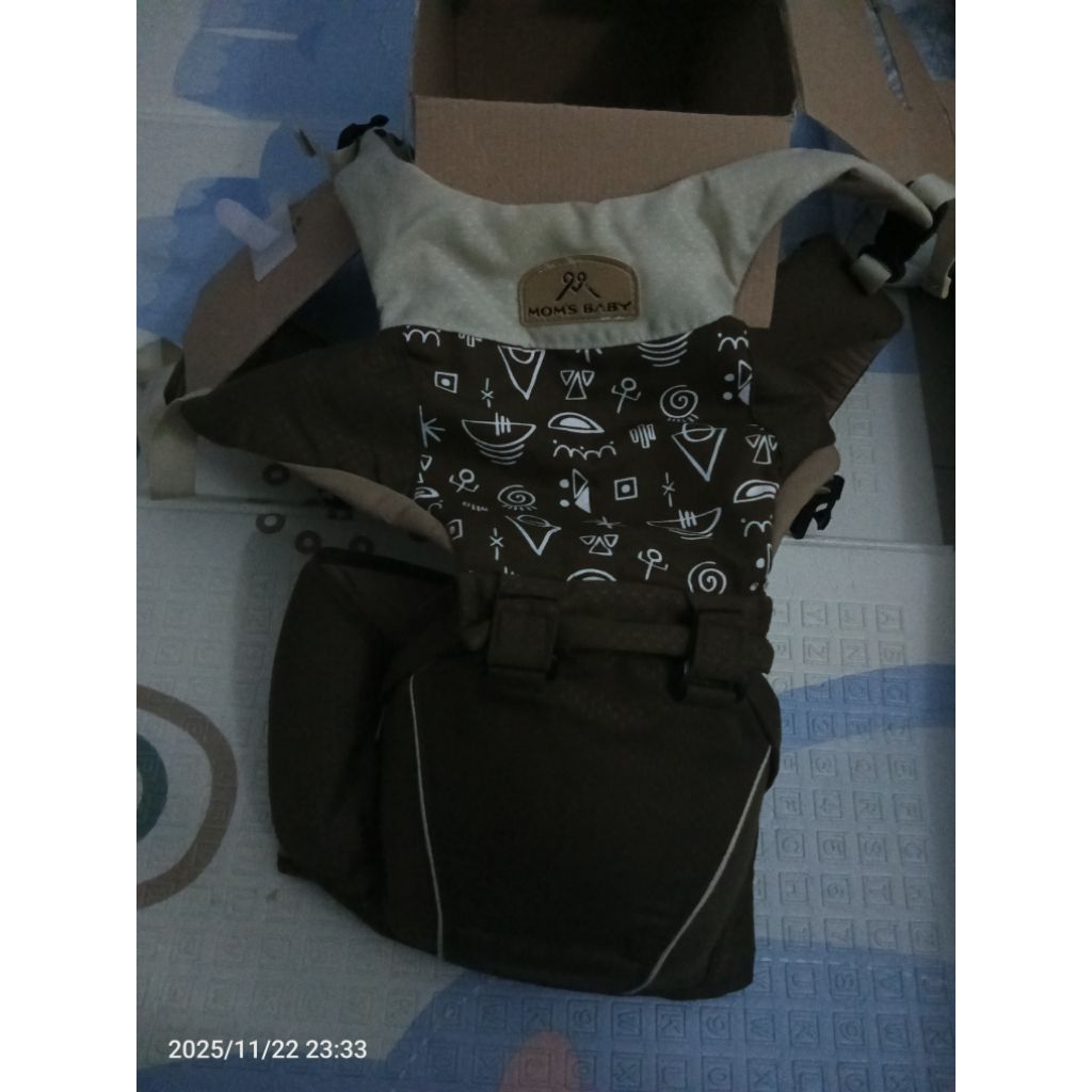 hipseat  moms baby