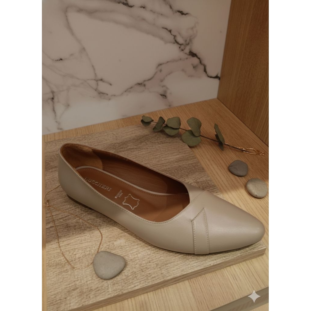 Buccheri Sepatu Wanita Adalia BIG Size Cream 2161