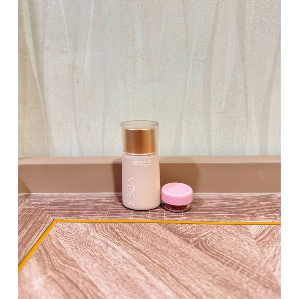 Esqa Minimalist Blurring Serum Skin tint SPF 35 PA++ share in jar