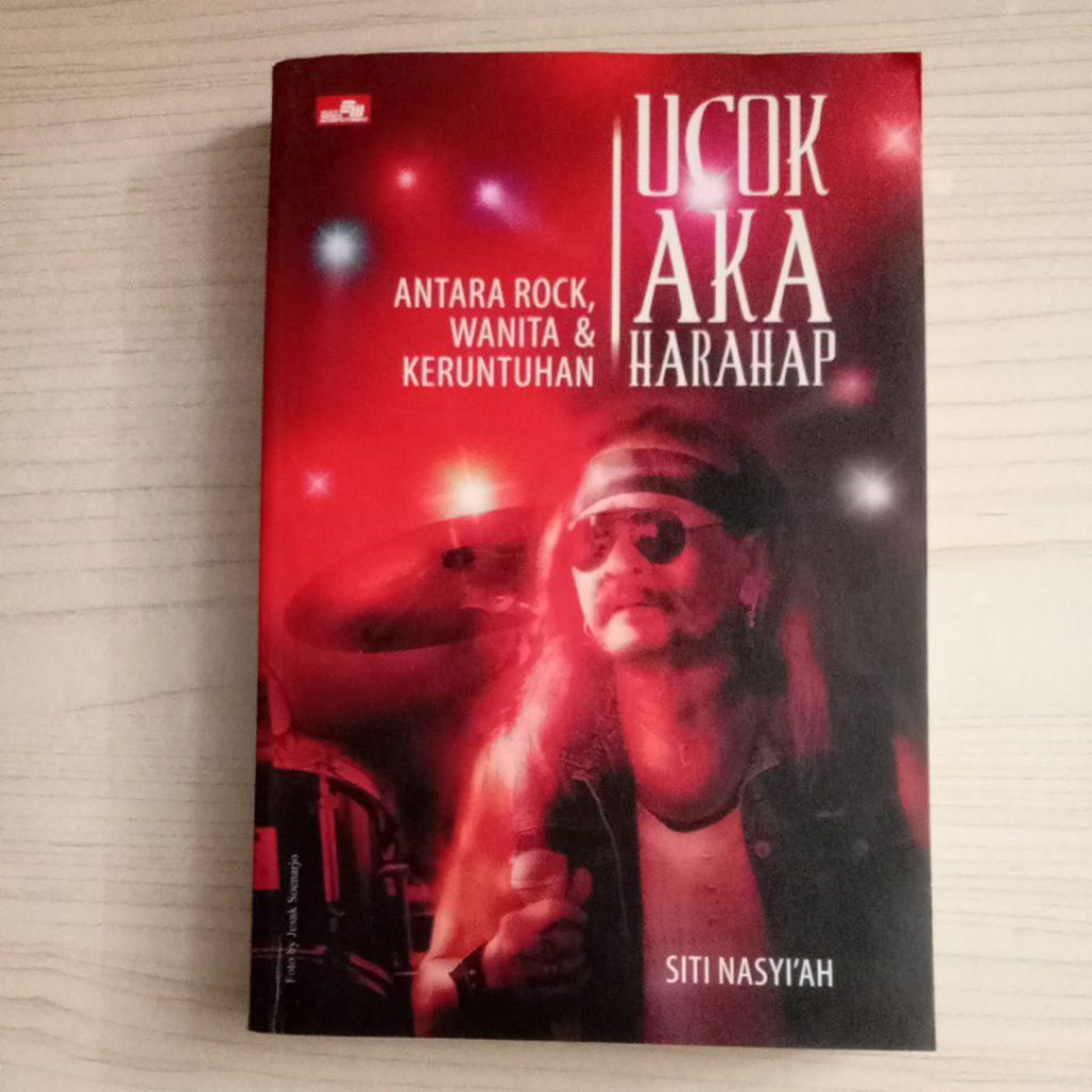 BUKU UCOK AKA HARAHAP ANTARA ROCK WANITA DAN KERUNTUHAN OLEH SITI NASYIAH