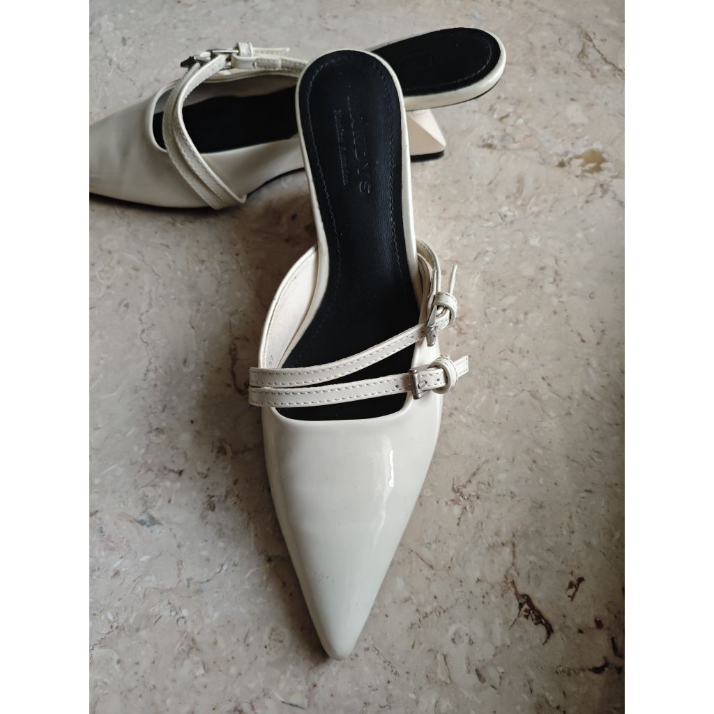 PRELOVED Sepatu Heels Putih Wanita Mule Heels Open Back 5 cm Mandy Shoes x Monica Amadea – Size 37