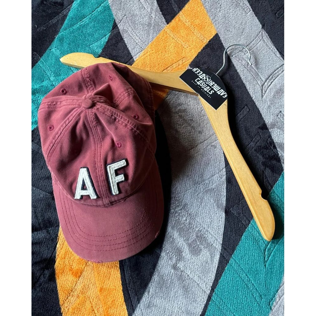 TOPI ABERCROMBIE & FITCH AF MAROON