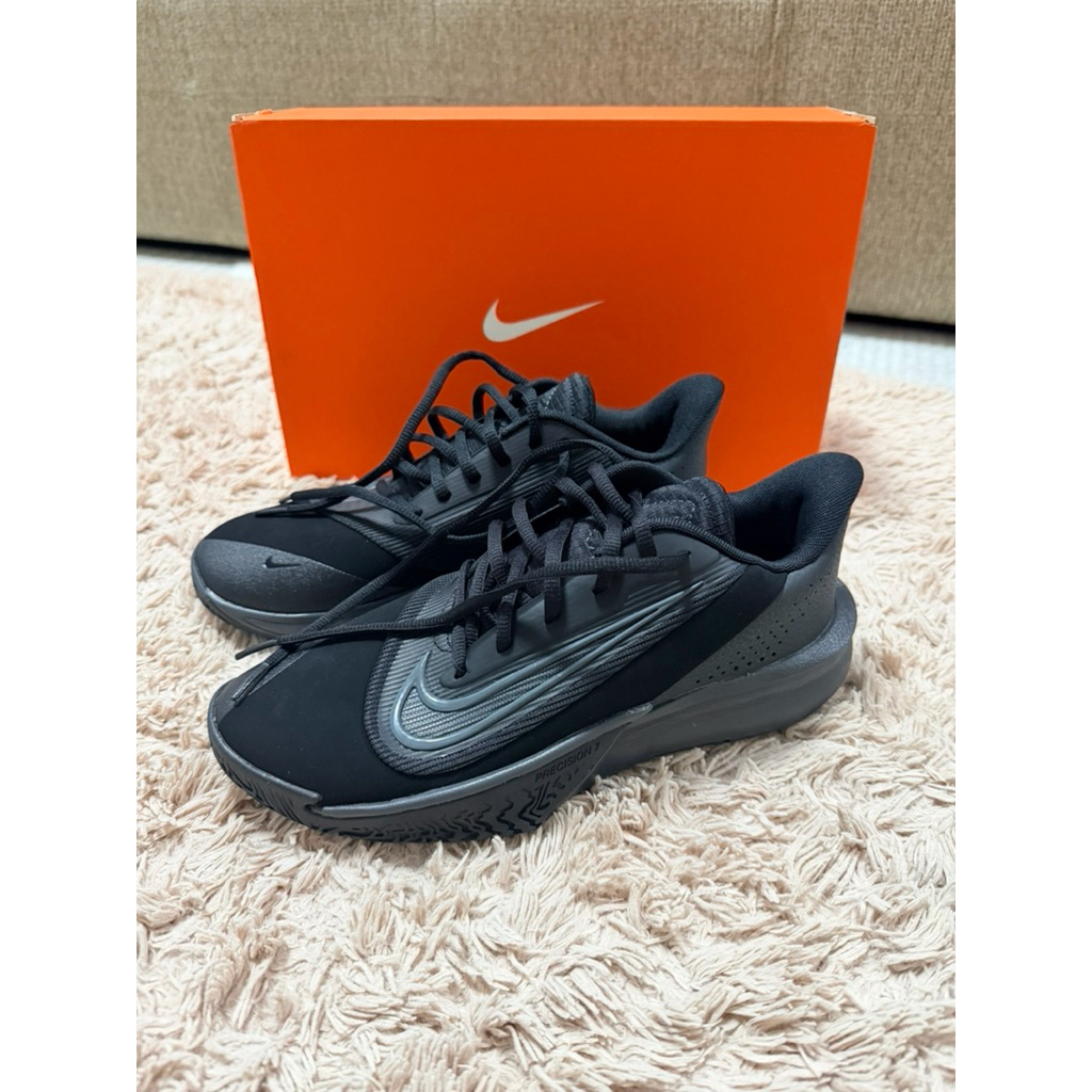 Sepatu Nike. sepatu hitam sepatu sekolah size 39 40