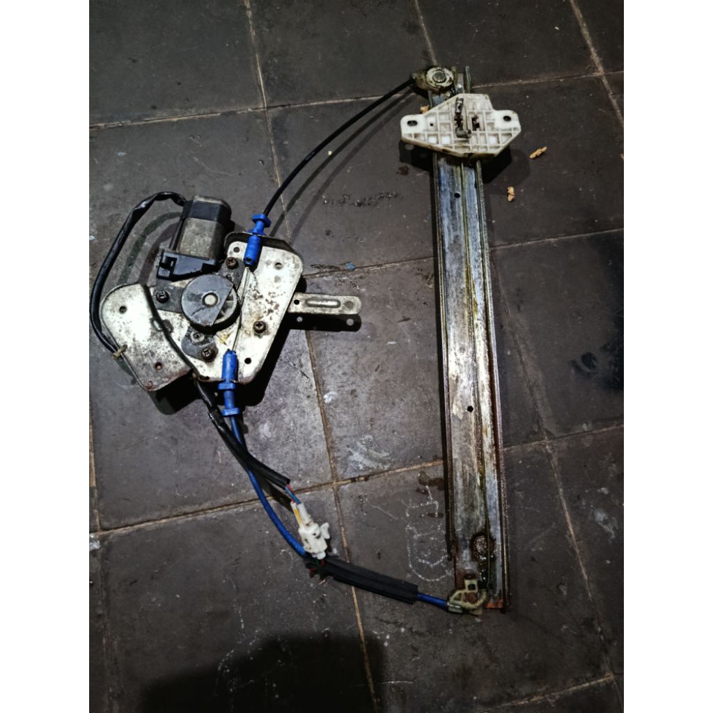 power window depan kiri karimun Estilo