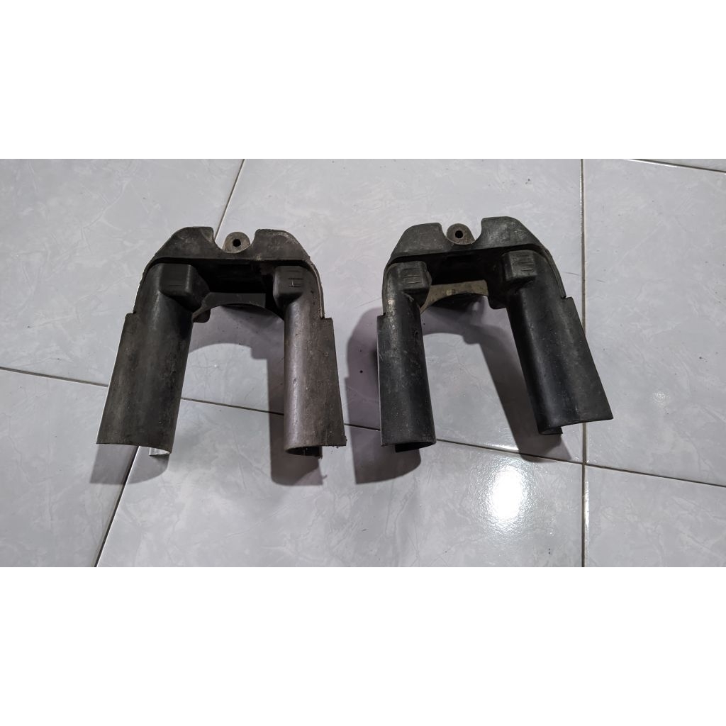 Sambungan Slebor Spakbor Depan Kawasaki Kaze