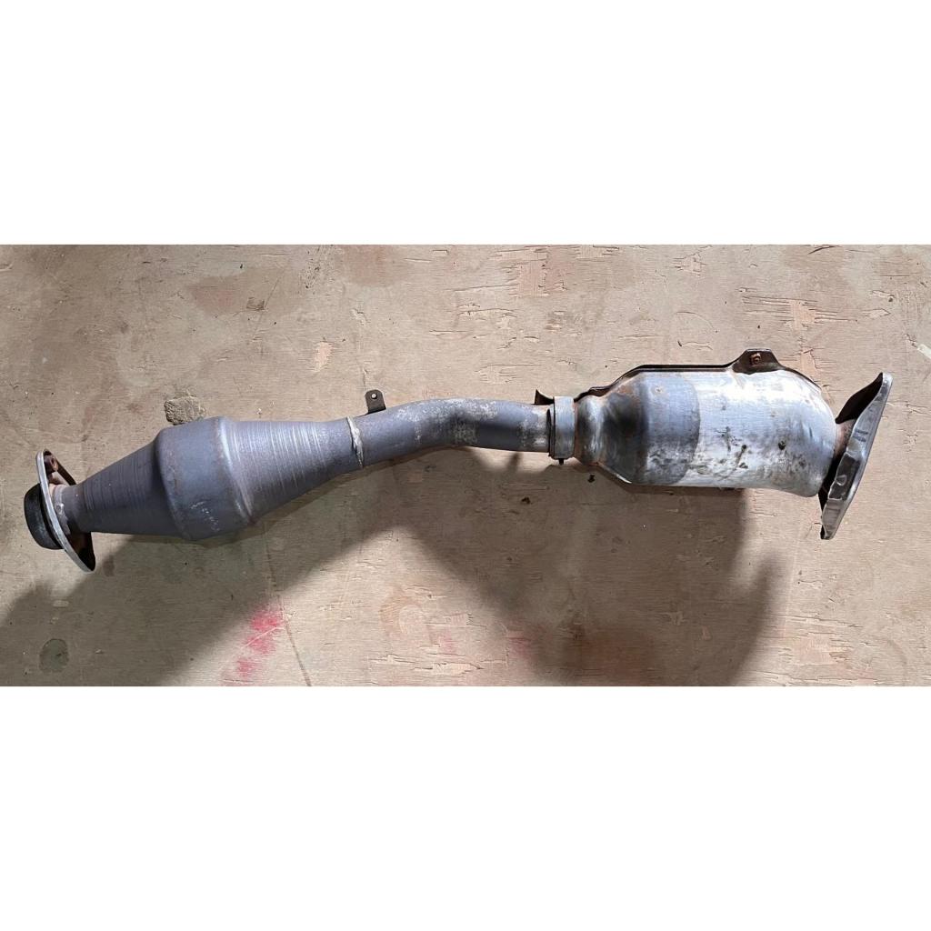 Katalis bawah knalpot exhaust Nissan Grand Livina L10 original copotan