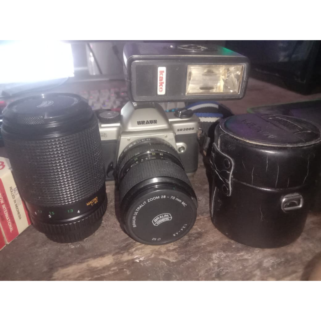 [ Kamera SLR ] [ Kamera Film ] [ Kamera Jadul ] 2 lensa dan aseksoris lain nya