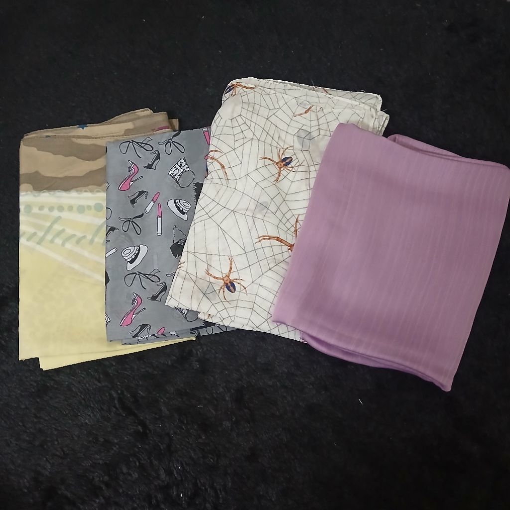 Jilbab Segi Empat 4 Pcs Kuning Abu Putih Ungu