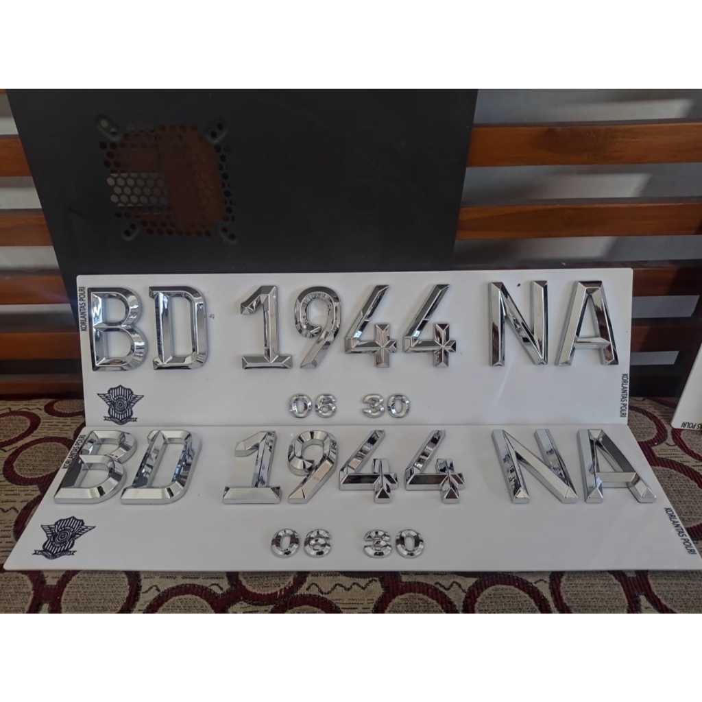 Plat Nomor Mobil Timbul Akrilik Lancip Font Chrome Metalik