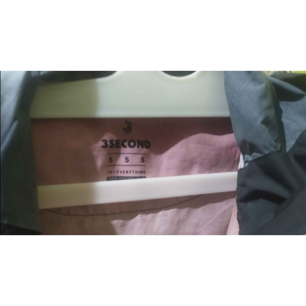 Sweater parasut 3second size S