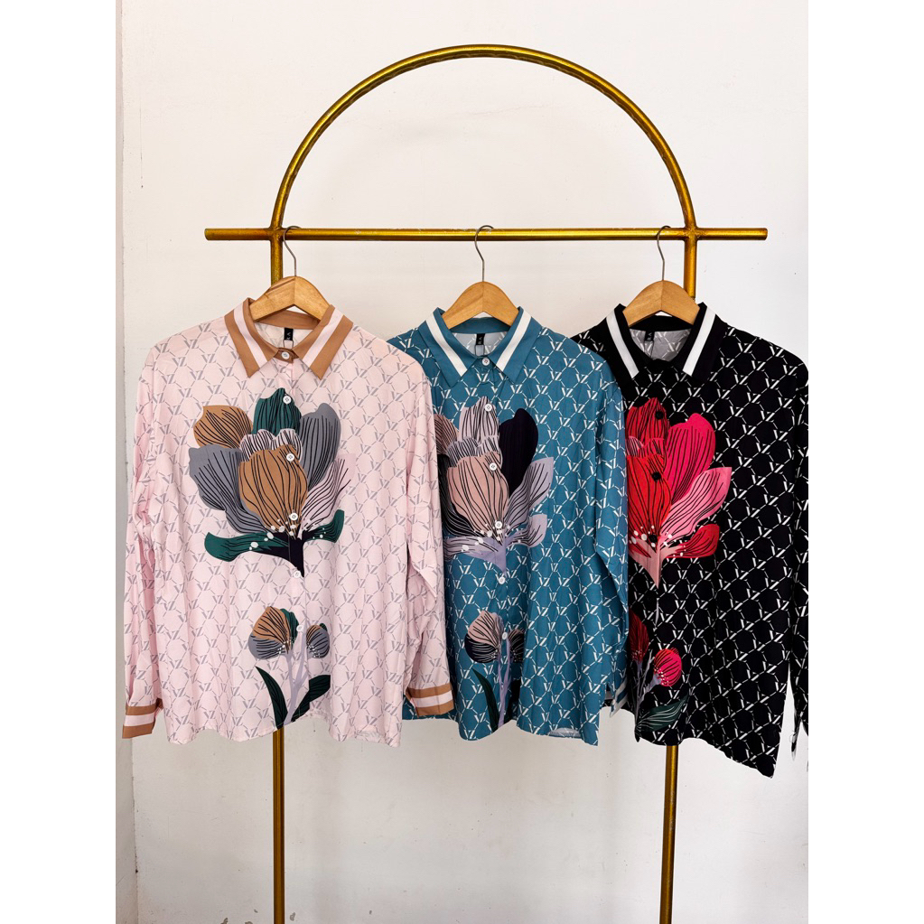 kemeja wanita motif vz dengan aksen bunga