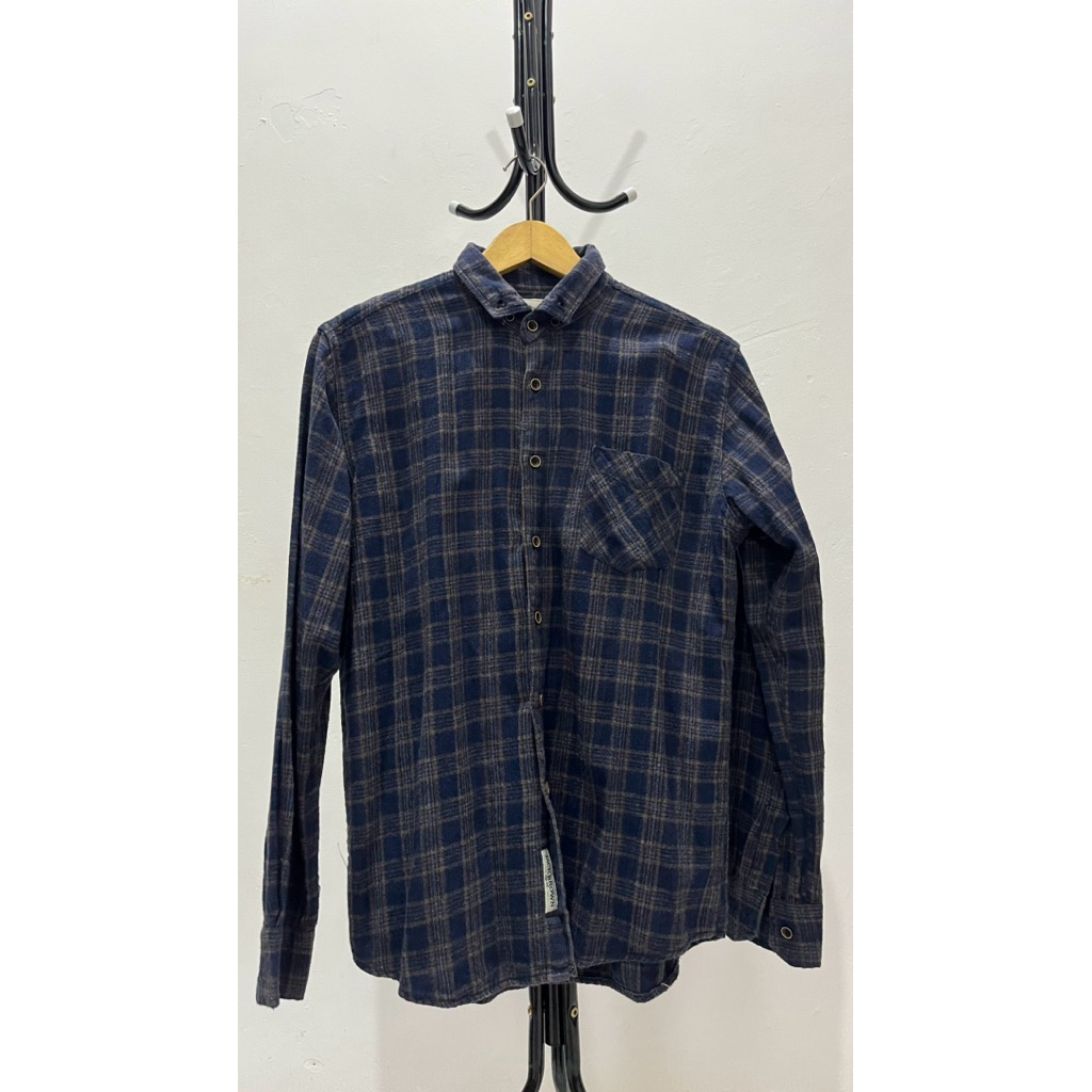 Kemeja Flanel Kotak-Kotak Lengan Panjang Wanita Warna Biru Dongker Ukuran XL Preloved
