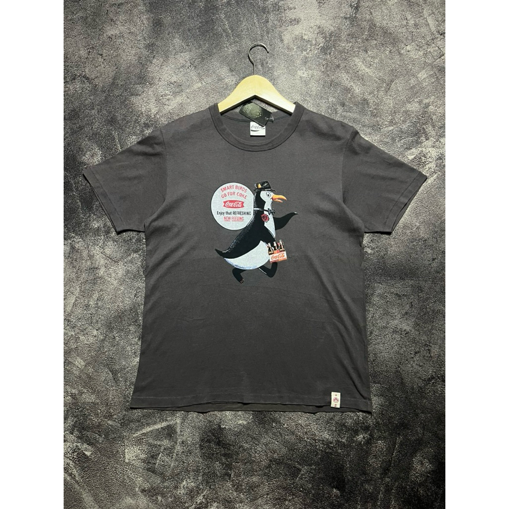 kaos Uniqlo X cocacola