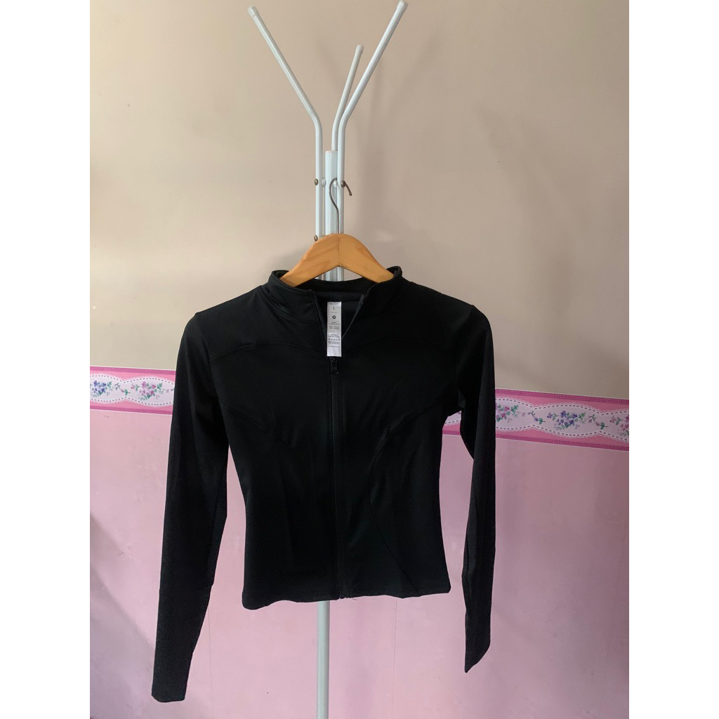 Preloved jaket Reytorrm Lengan Panjang Running/Hot Pans Running