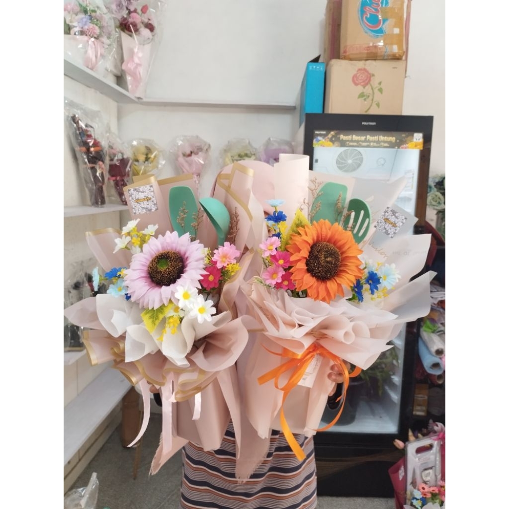 Buket Bunga Hari Ibu / Buket Hari Ibu/ Buket isi Sutil/ Buket Bunga Matahari