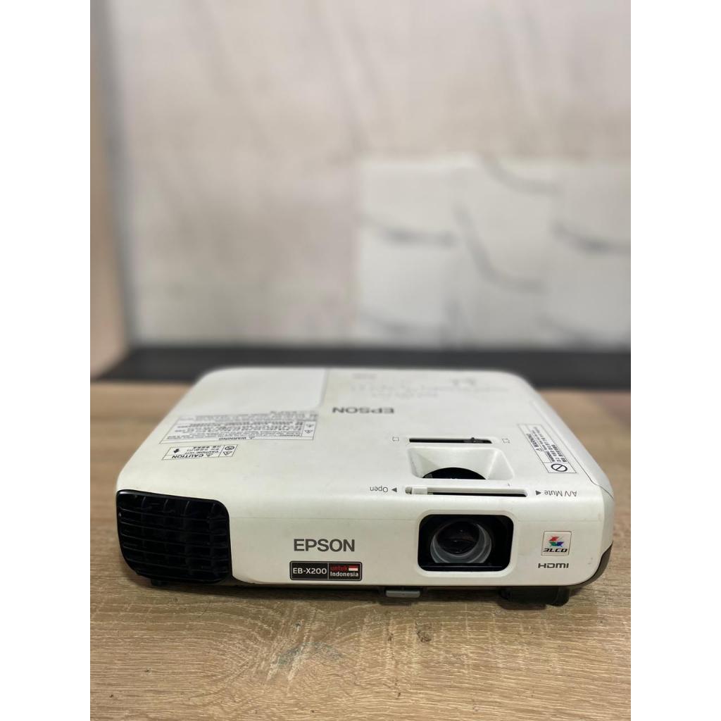 PROYEKTOR EPSON EB-X200