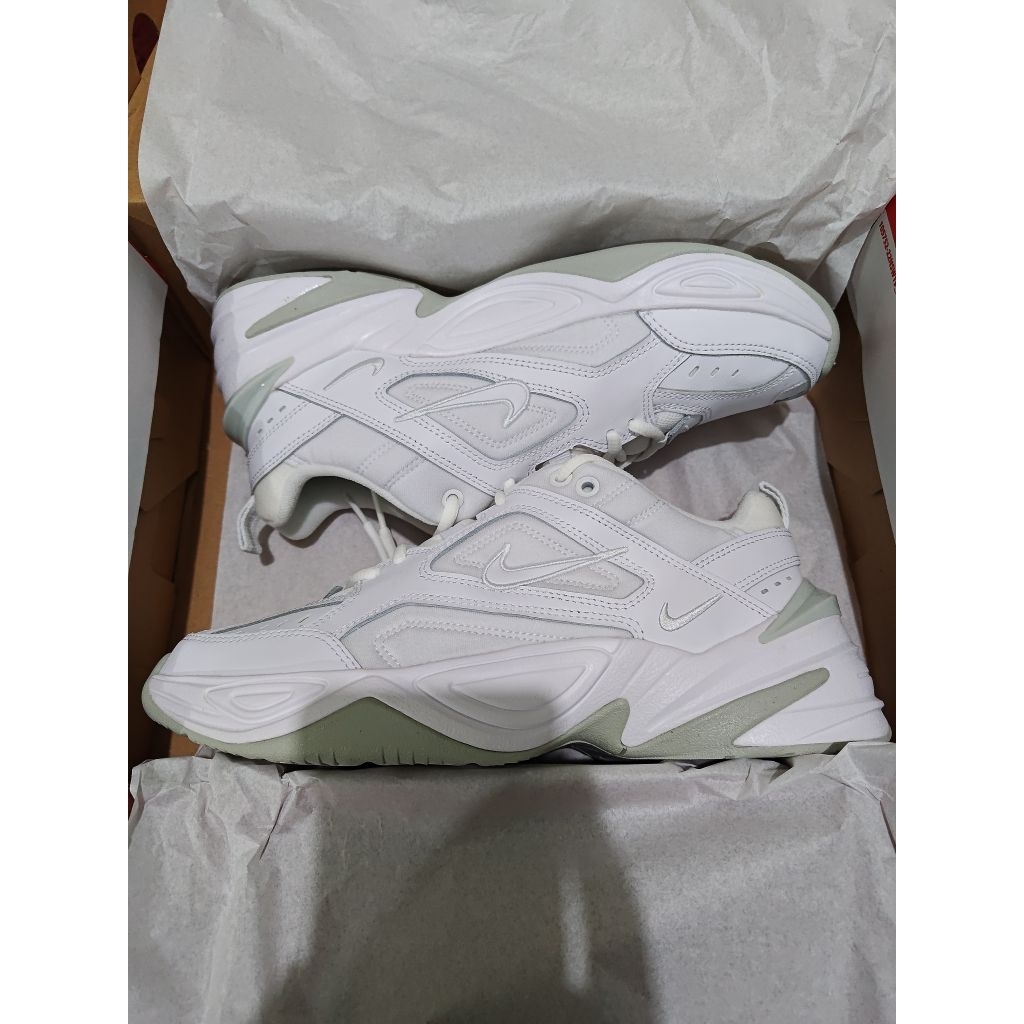 Sepatu Sneaker Pria M2K Tekno Warna Putih Size 42 Kondisi Baru Original