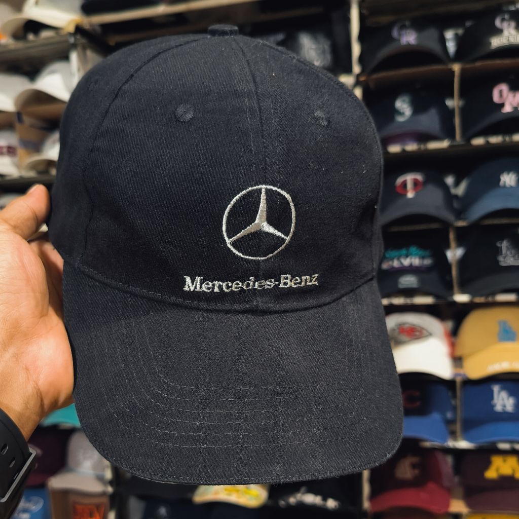 Topi Mercedes Benz