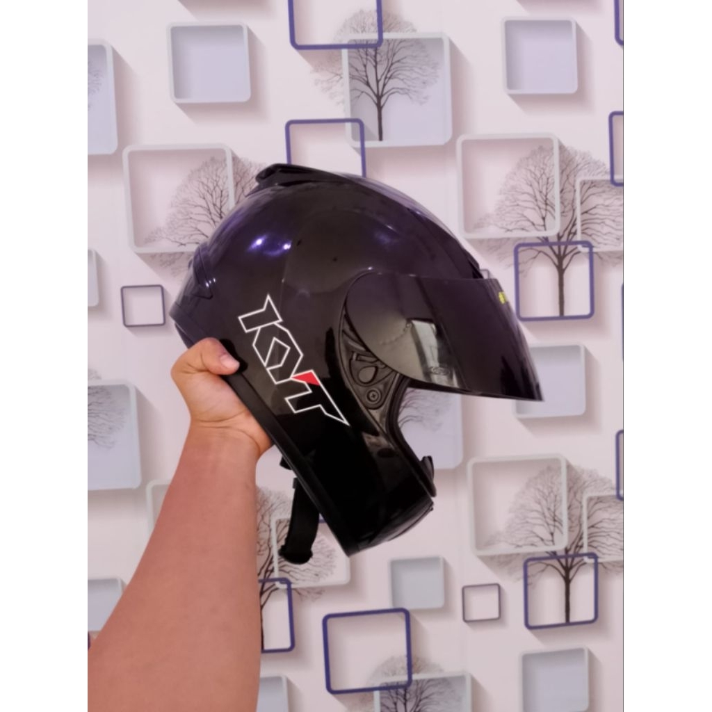 KYT r10 black solid glossy