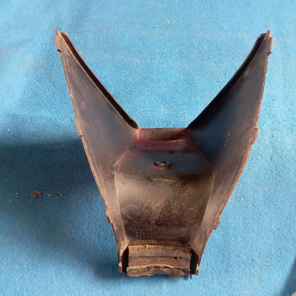 cover body tengah tutup tangki Suzuki Crystal original second