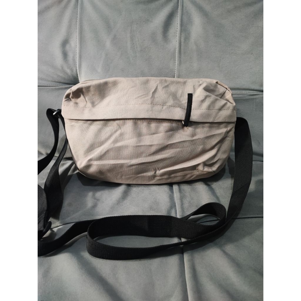 Tas sling bag Uniqlo