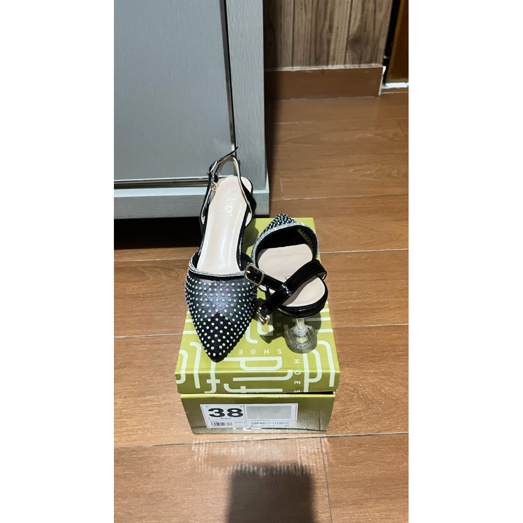 Preloved fladeo hitam