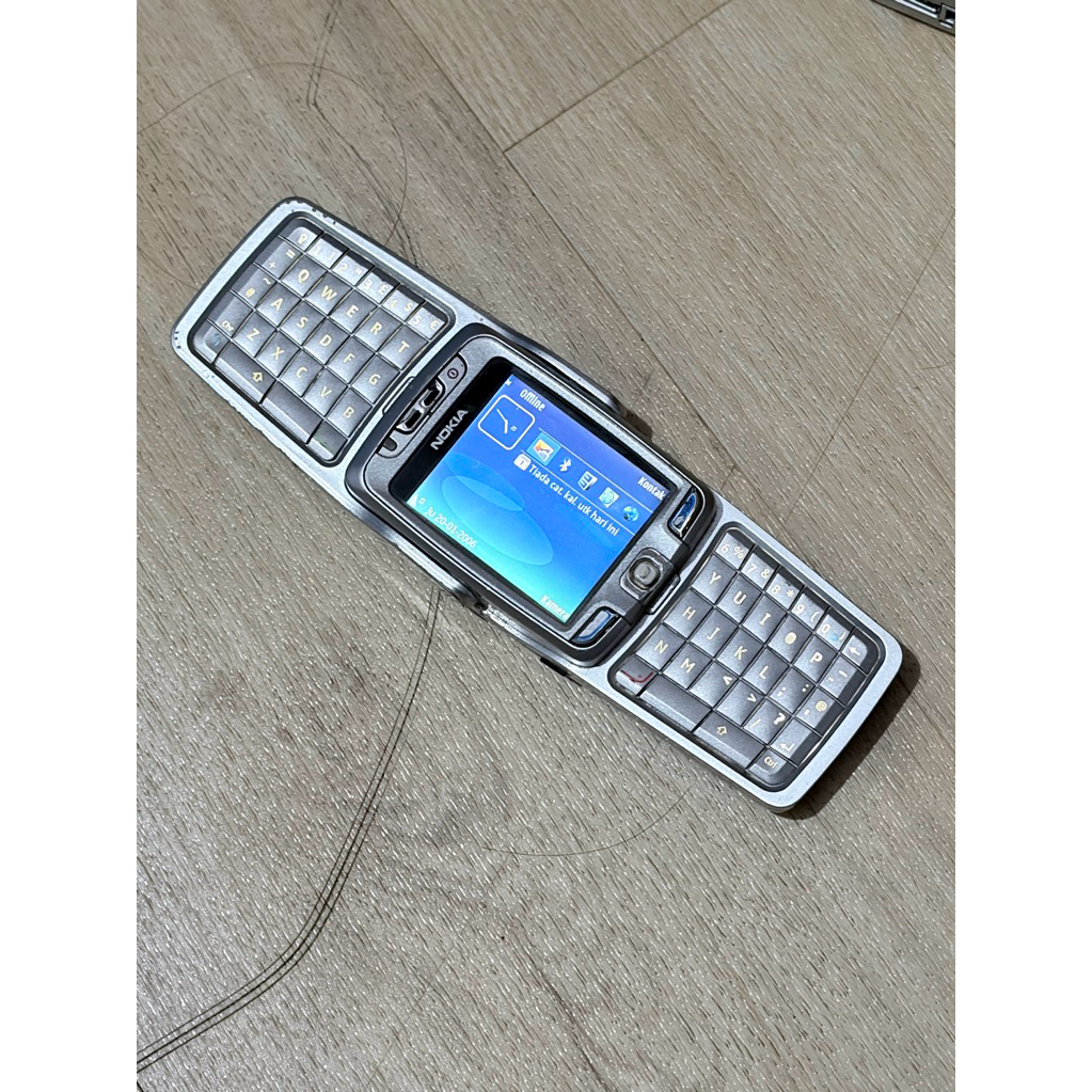Nokia E70