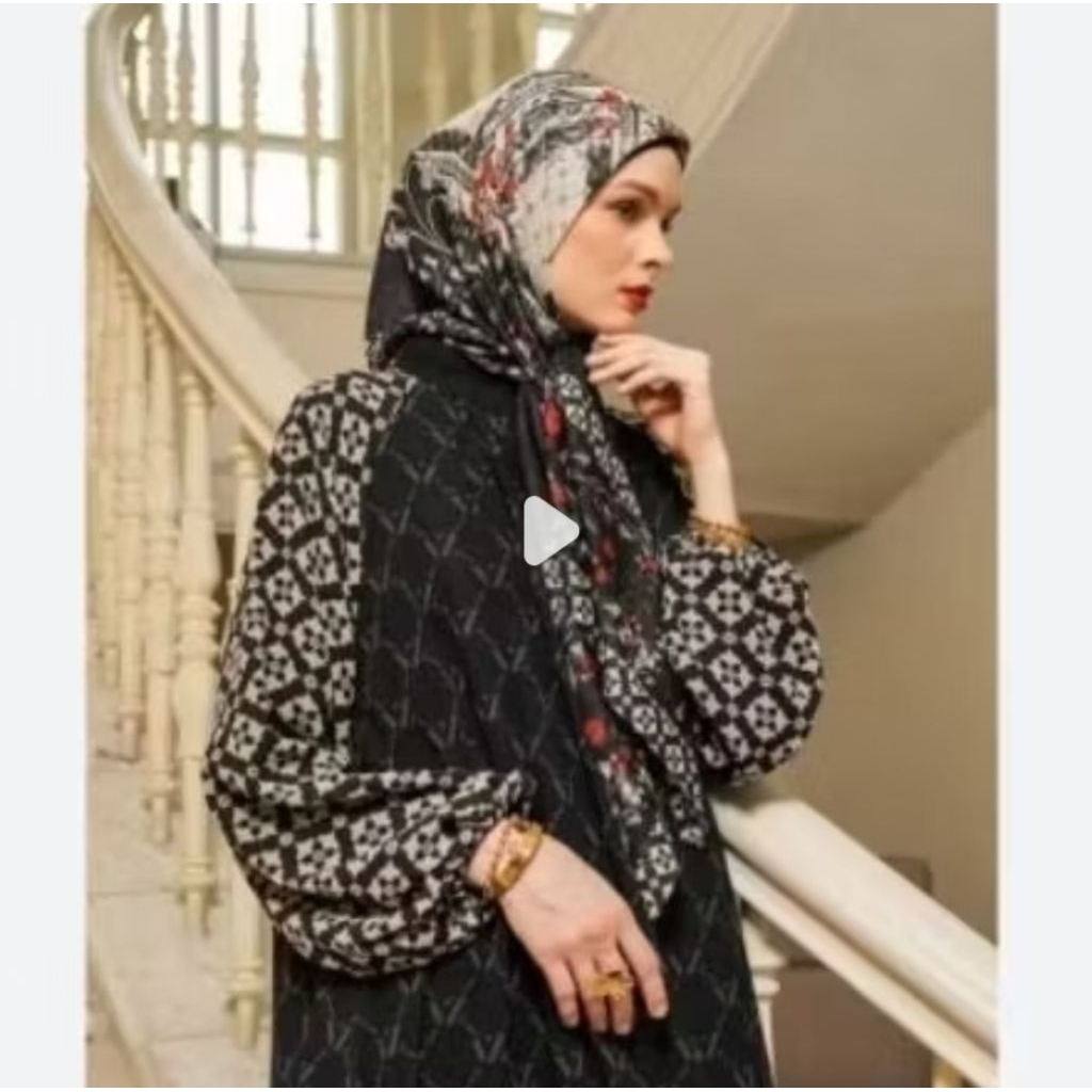 Vz Lignea scarft monogram